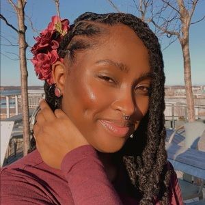 Meet your Posher, Hillarie